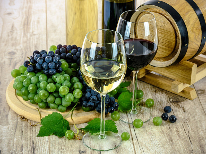 Care sunt principalele diferențe dintre vinurile roșii și cele albe? - Blog